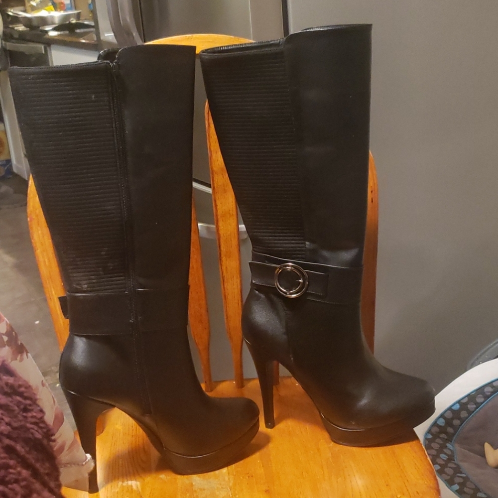 Boots - Picture 3 of 3